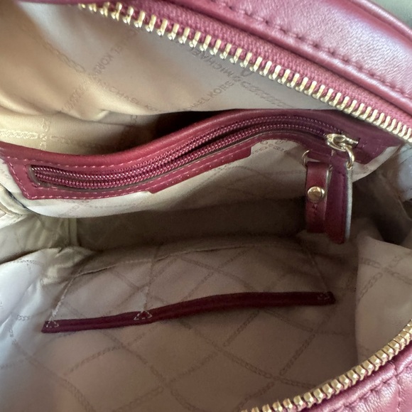 Michael Kors purple backpack. - Picture 4 of 8